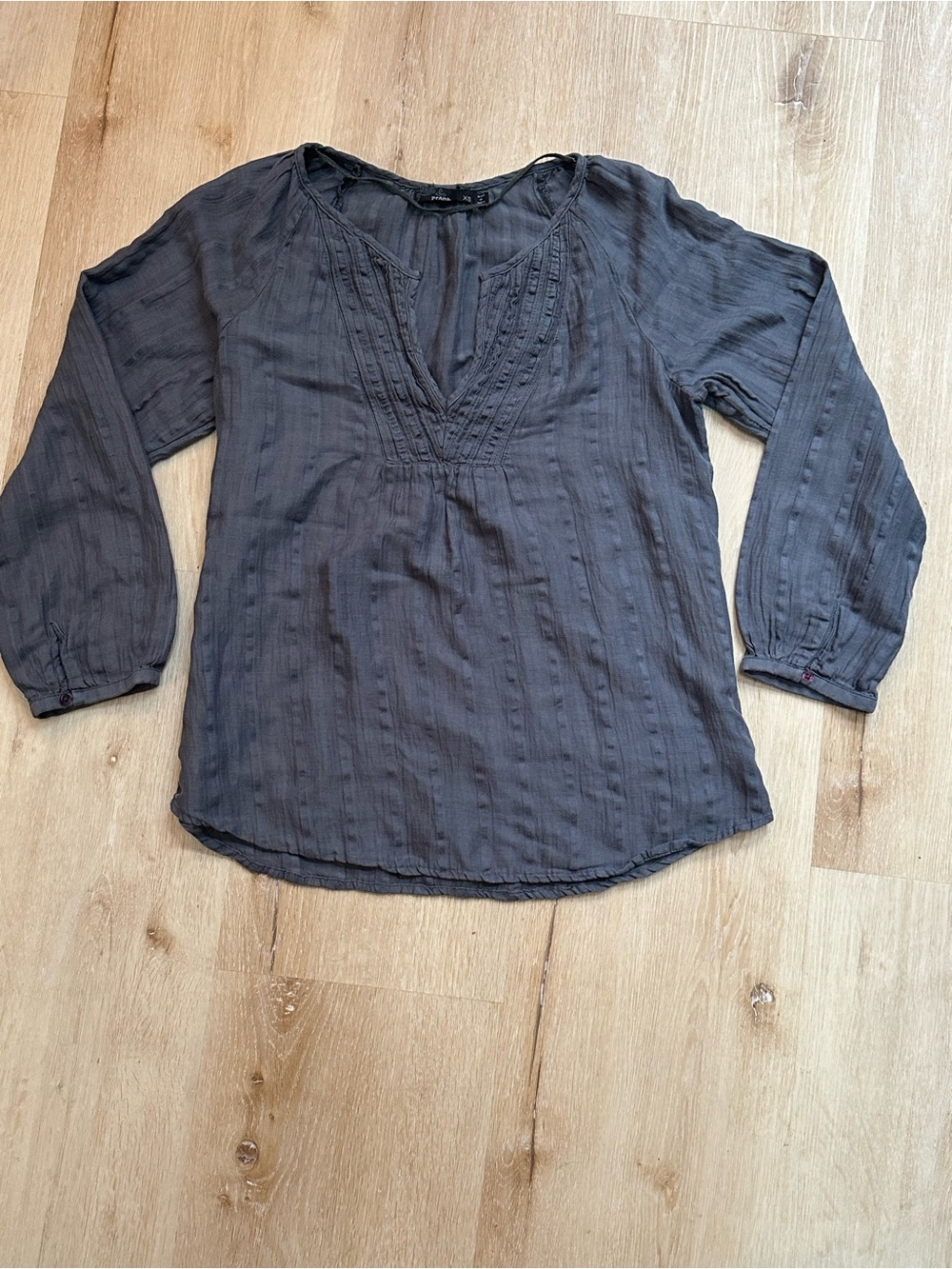 prAna Charcoal Grey Pleated Boho Peasant Blouse Long Sleeve Top